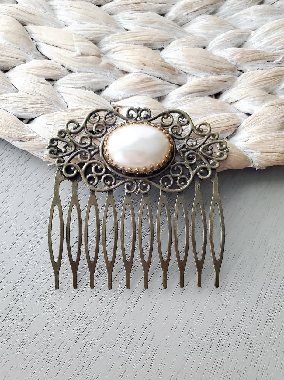 Nellandra's Pearl Comb: A Complicated Gift - Myth & Ink: Worlds of C.A. Smith